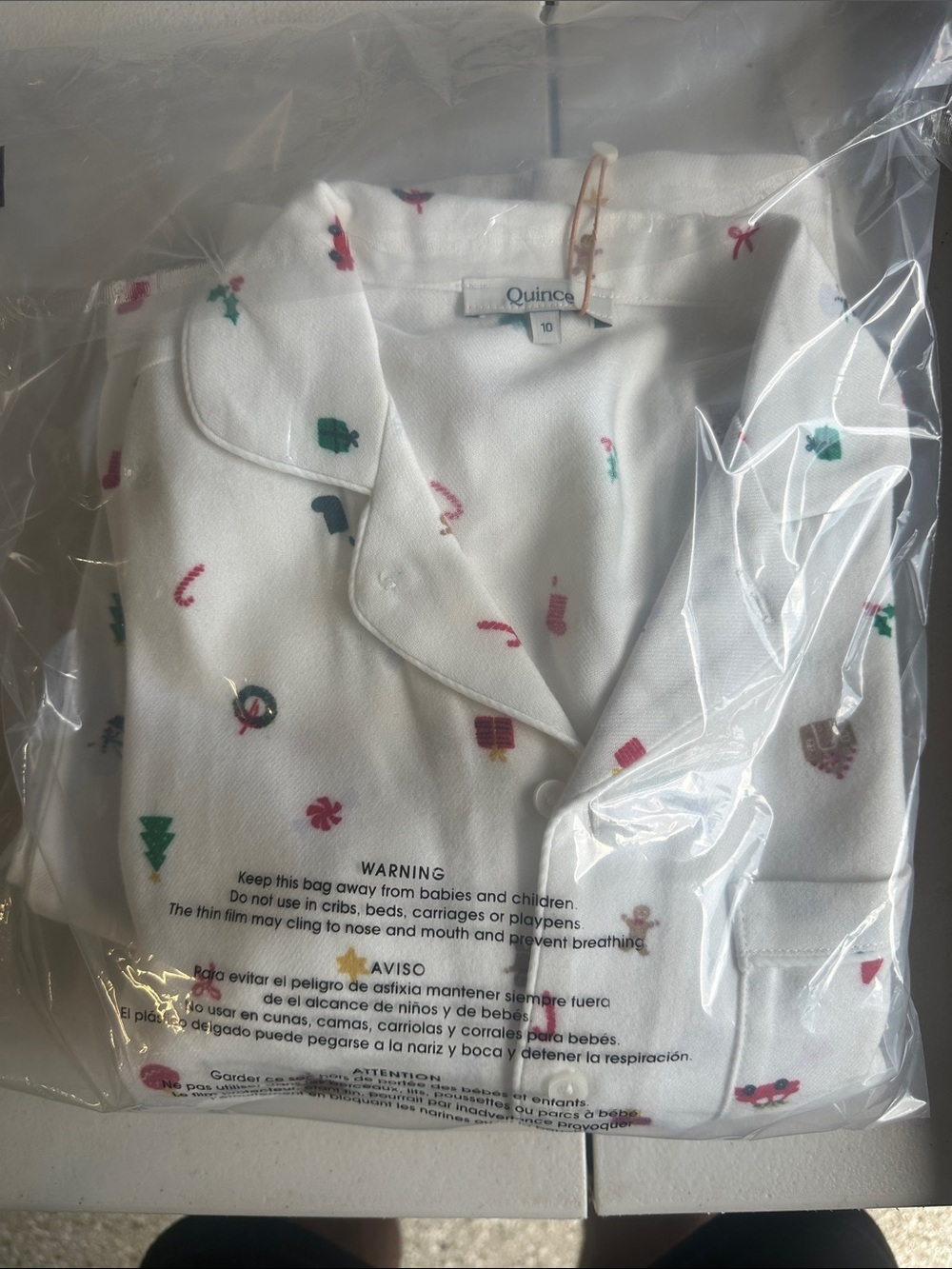 Quince White Holiday Motif Button Pajama Long sleeve Top and Bottom
B132